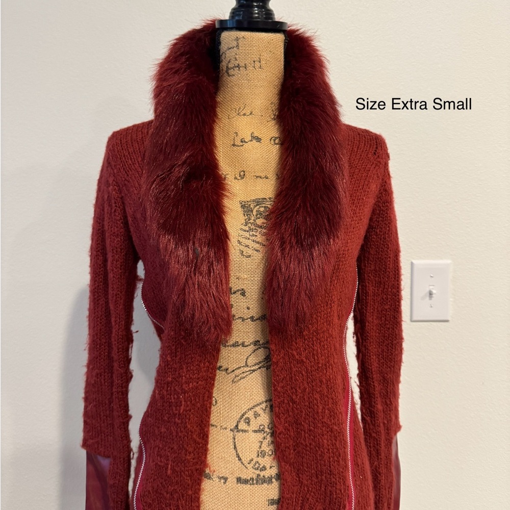 VENUS Burgundy Faux Fur Trim Cardigan